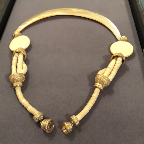 MOTHER OF PEARL AND CARVED BONE NECKLACE - Picture 7 of 8